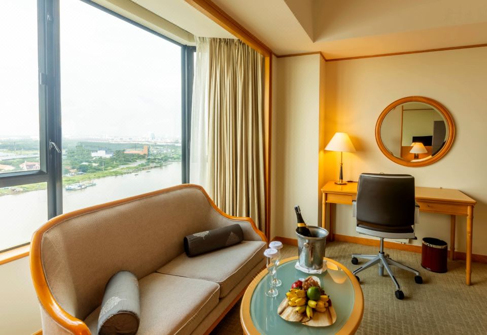 Renaissance Riverside Hotel SaigonR Club King Room