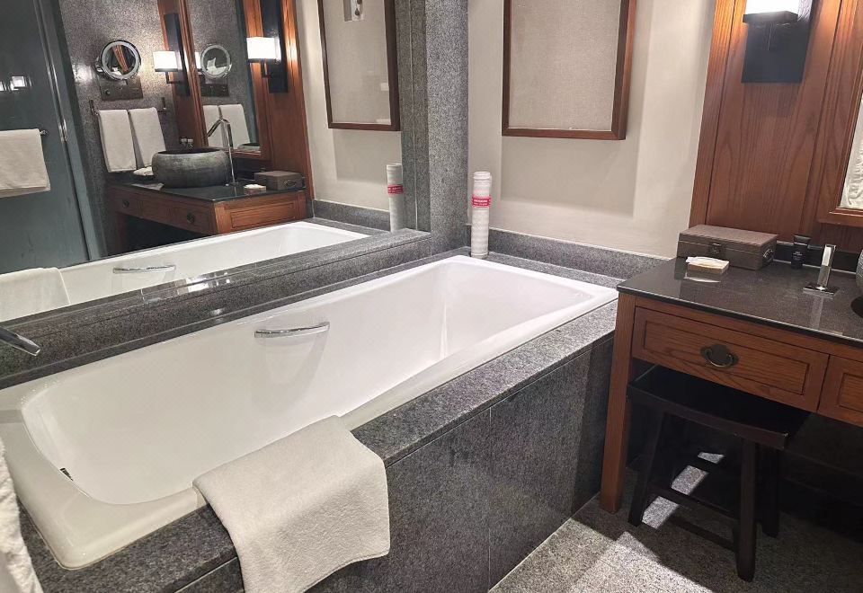 Jinmao Purelax Lijiang, The Unbound Collection By HYATTFamily Room - 2-Bedroom