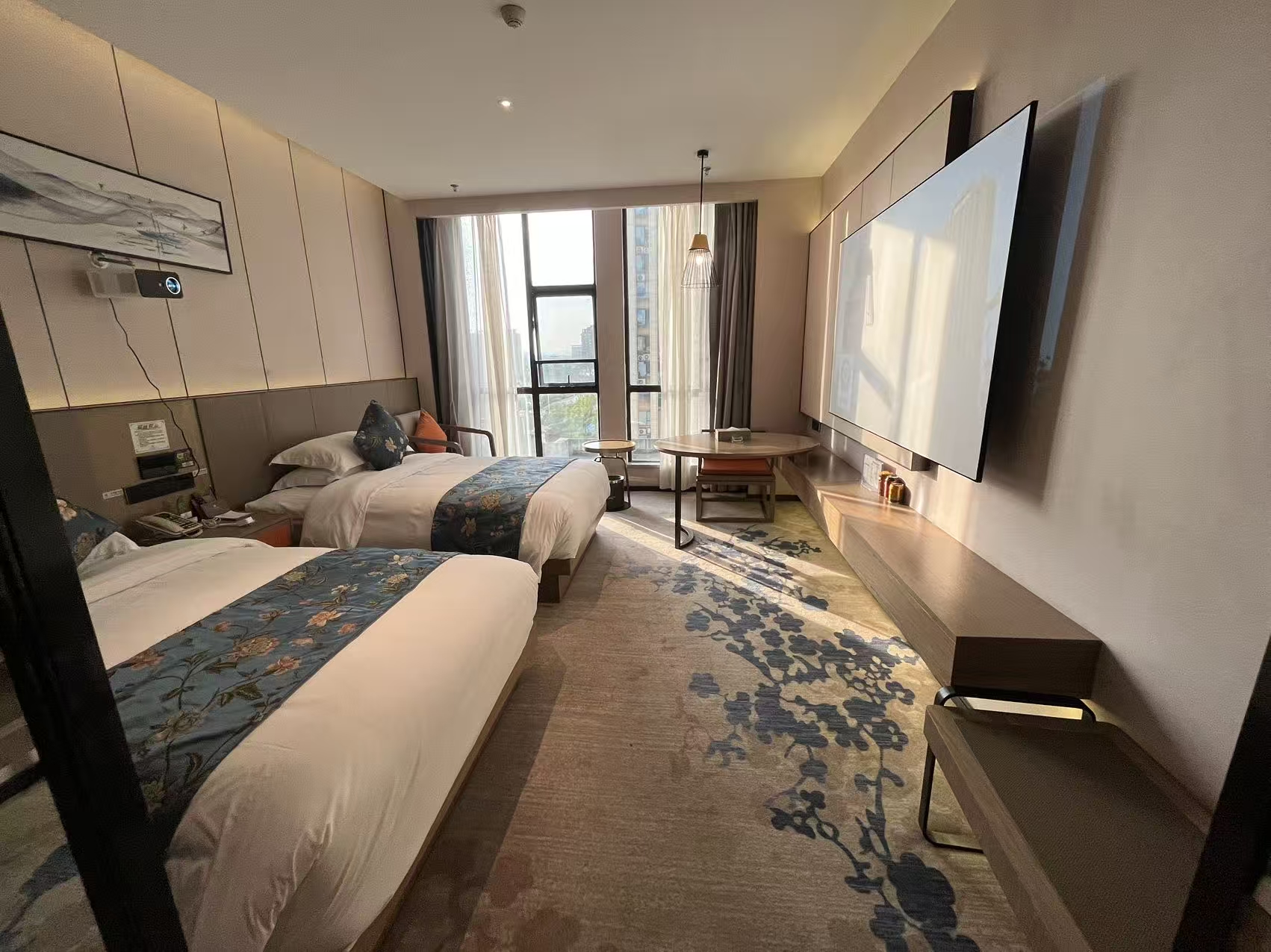 豪华影音双床房