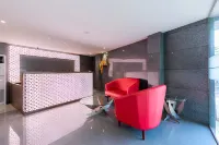 Hotel Seven Oaks