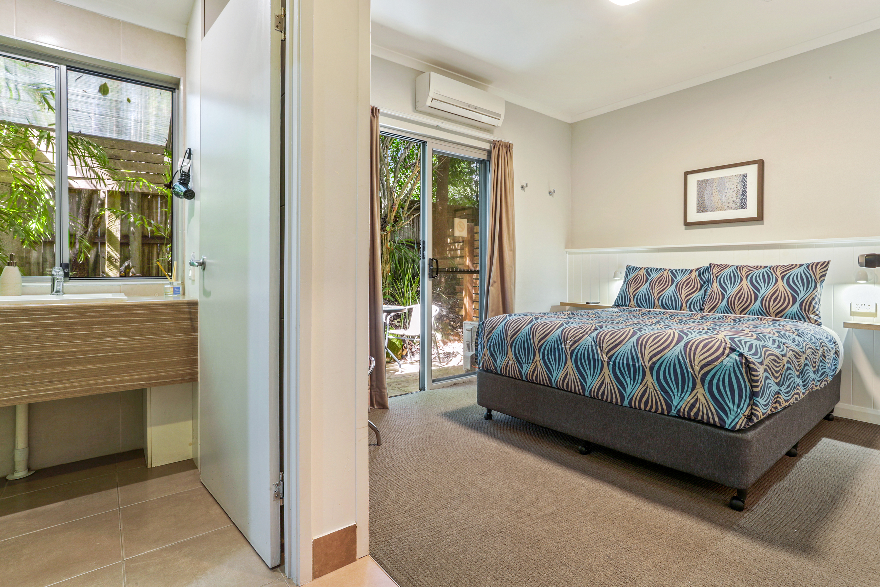 私人庭院大床房 - 带连通浴室