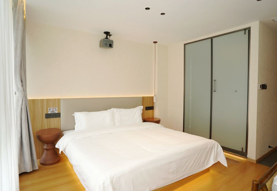 晨光映池?觀池大床房（智能客控?百寸投影?智能馬桶）