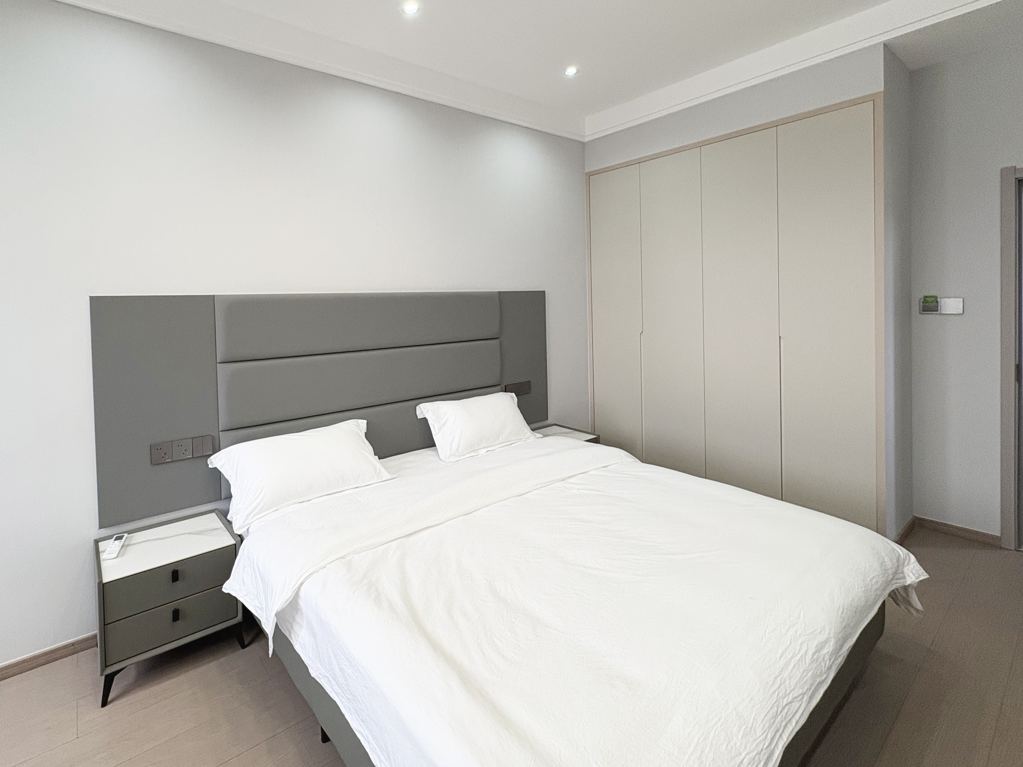 简约舒适大床房（青年公寓）