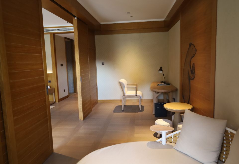 CROWNE PLAZA SHENNONGJIASuite - 1-Bedroom, Garden-View (Double Bed) (Living Room)