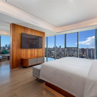 至尚套房（180°全景落地窗+雙人浴缸+徠芬吹風機） 荷泰酒店（海口紅城湖店）優惠