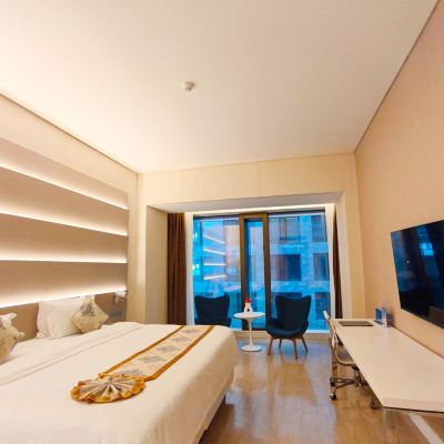 庭院尊享大床房【特大家庭床+庭院景觀】 三亞鳳凰機場飯店優惠