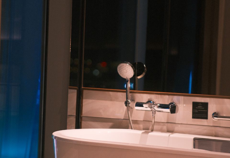 豪华房 超大床 城市景观 行政楼层