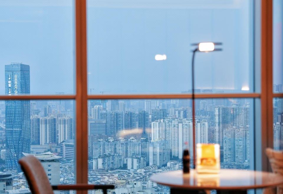 1 King Bed,City View