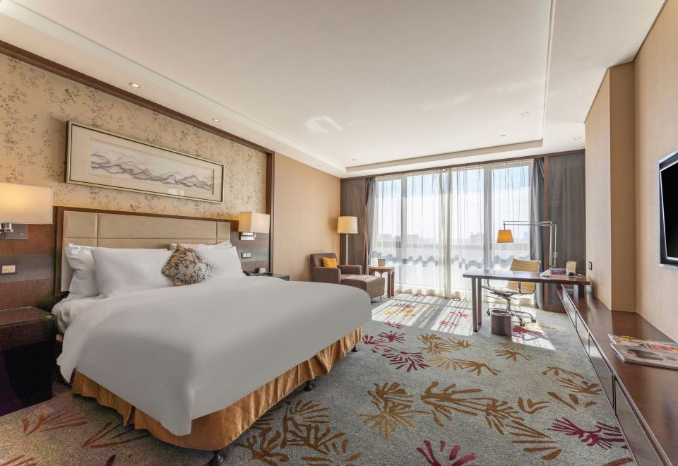 Business Lake View Double Bed Room (High Floor Unobstructed Lake View)