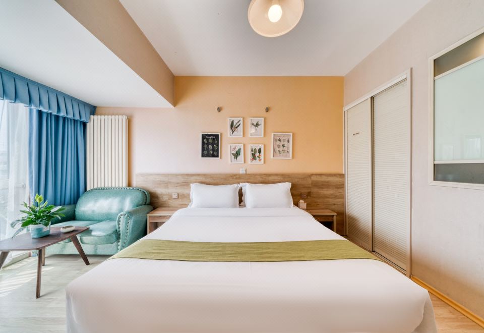 暖阳·露台清新大床房（1080P高清智能投屏+观景台）