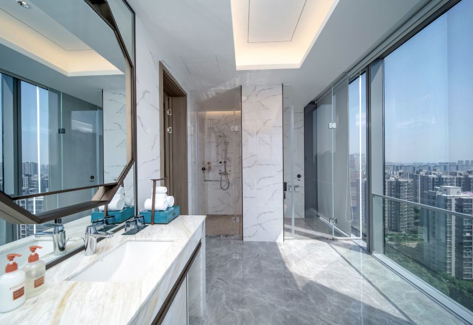 Crowne Plaza Hangzhou LinpingPanorama Suite