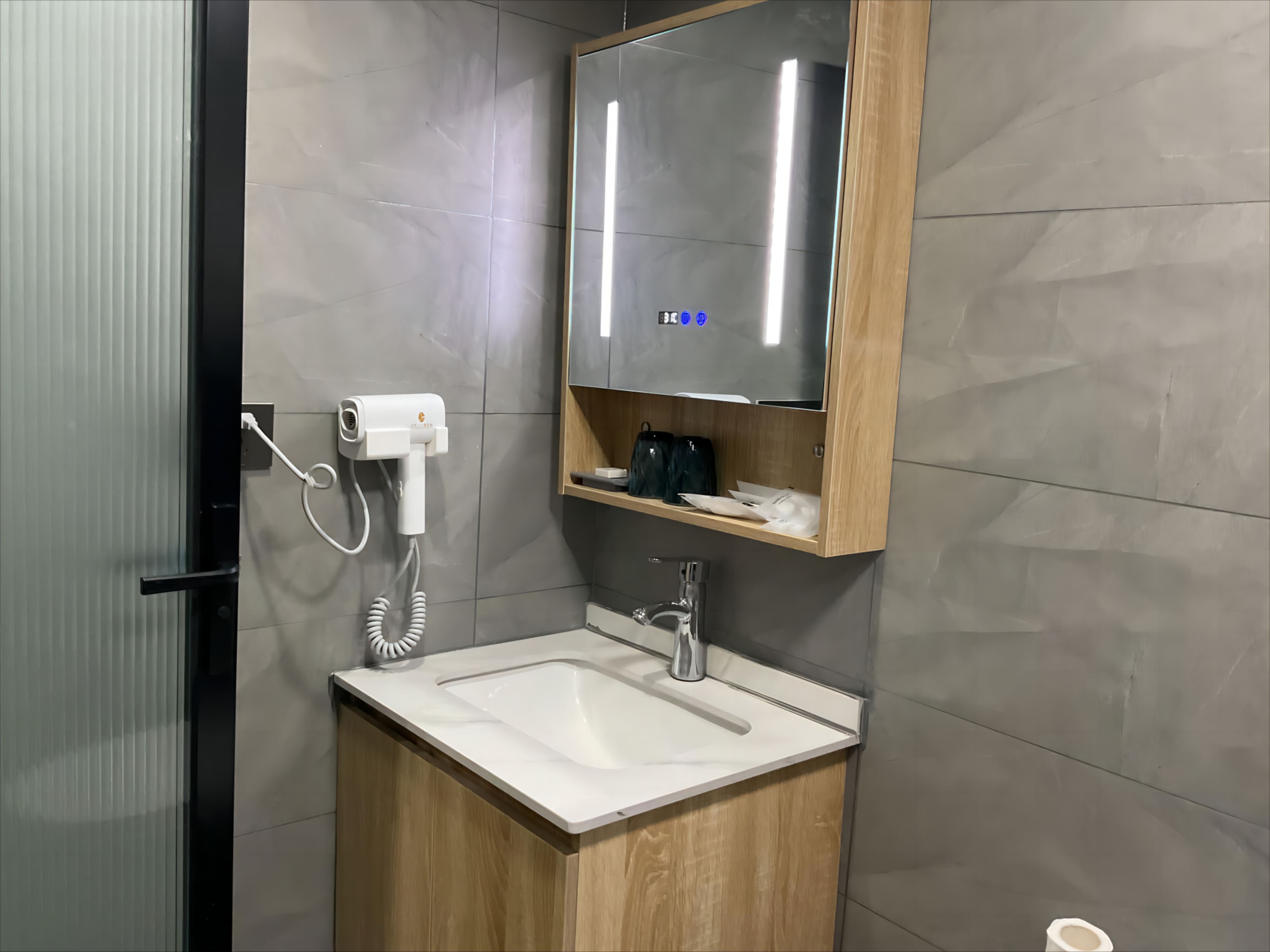 LOFT原木风亲子房∣两衞∣客厅∣洗衣机∣3P空调∣大飘窗