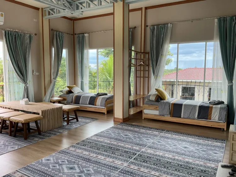 Deluxe pool & Lake View Room