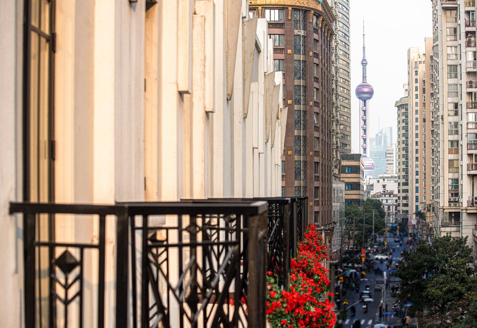 霓虹阳台大床房（东方明珠景观）