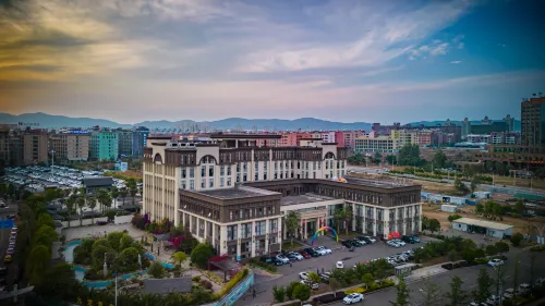 Jiulong Hot Spring Holiday Hotel