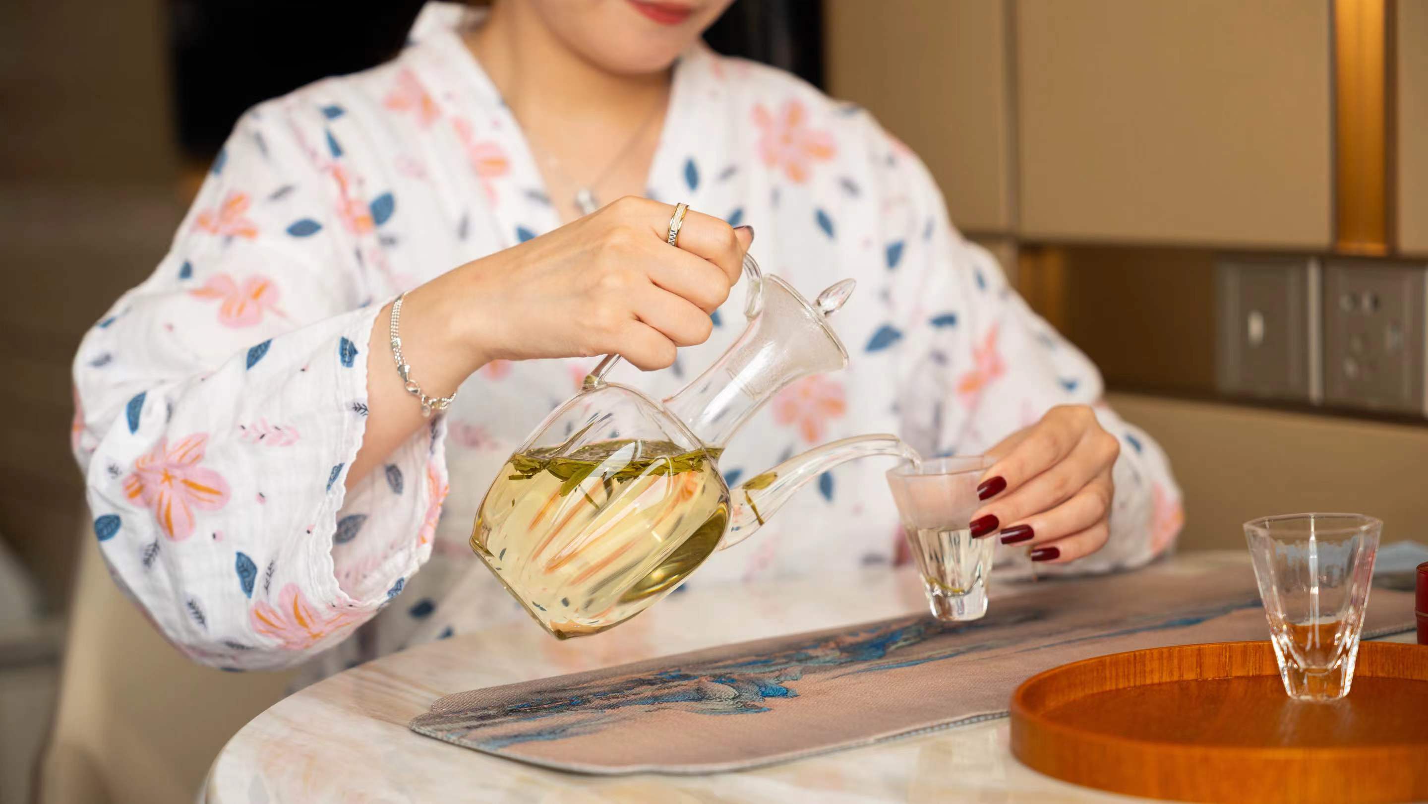 180°全湖景行政大床房