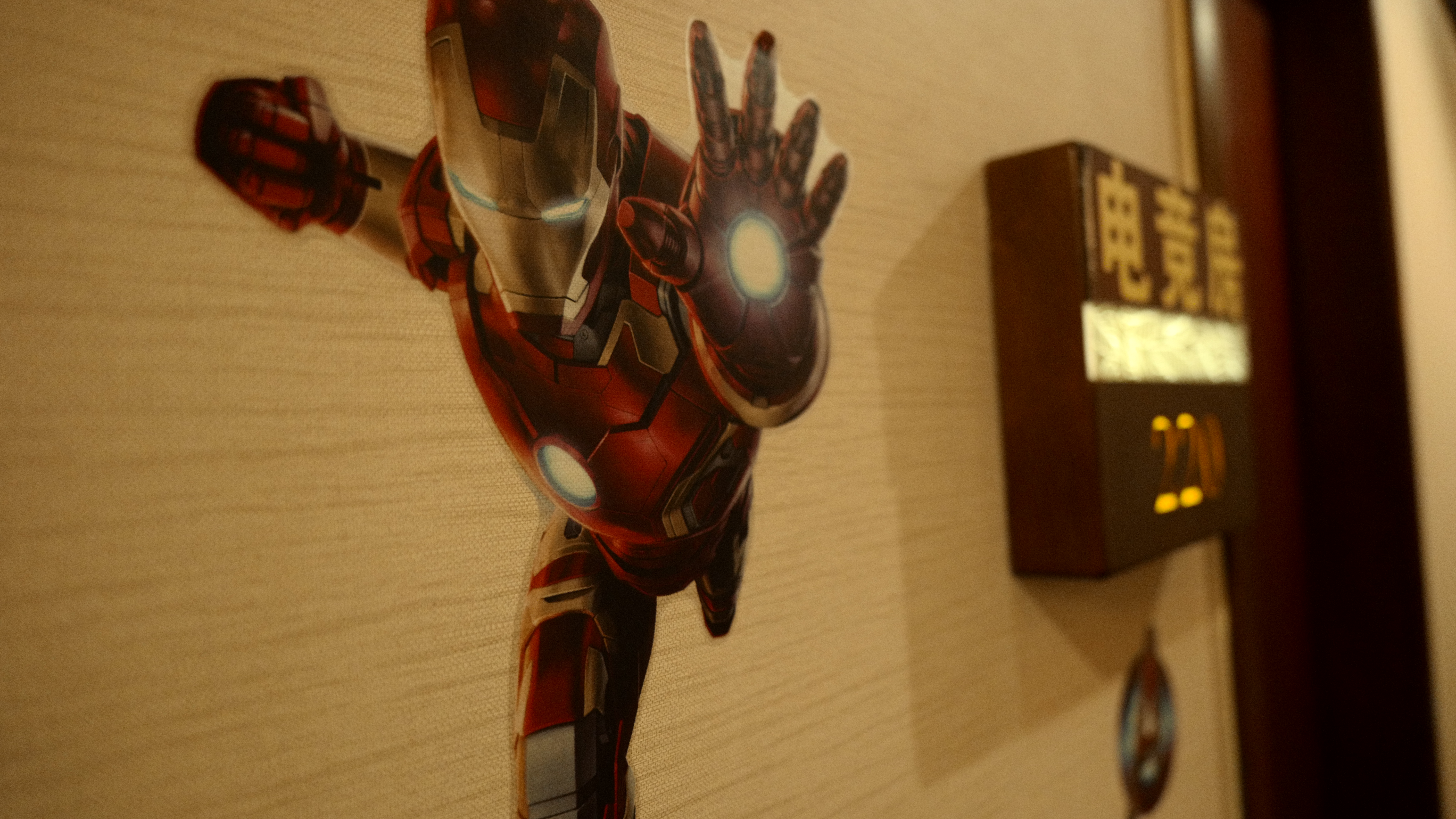 电竞大床房[13400F+32G显卡5060+27寸屏320HZ机械键盘