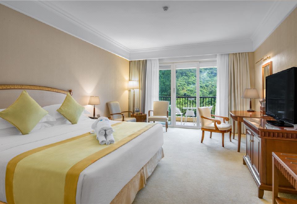 Bishuiwan Hot Spring ResortLiu Xi Riverside Double Bed Room (Panoramic Mountain & River View)