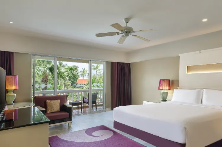 ห้องลากูนาวิวสระว่ายน้ำเตียงคิงไซส์