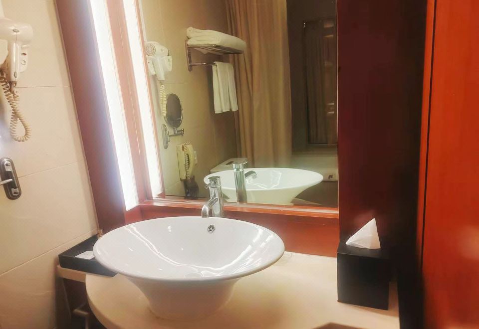 高级间（无窗）