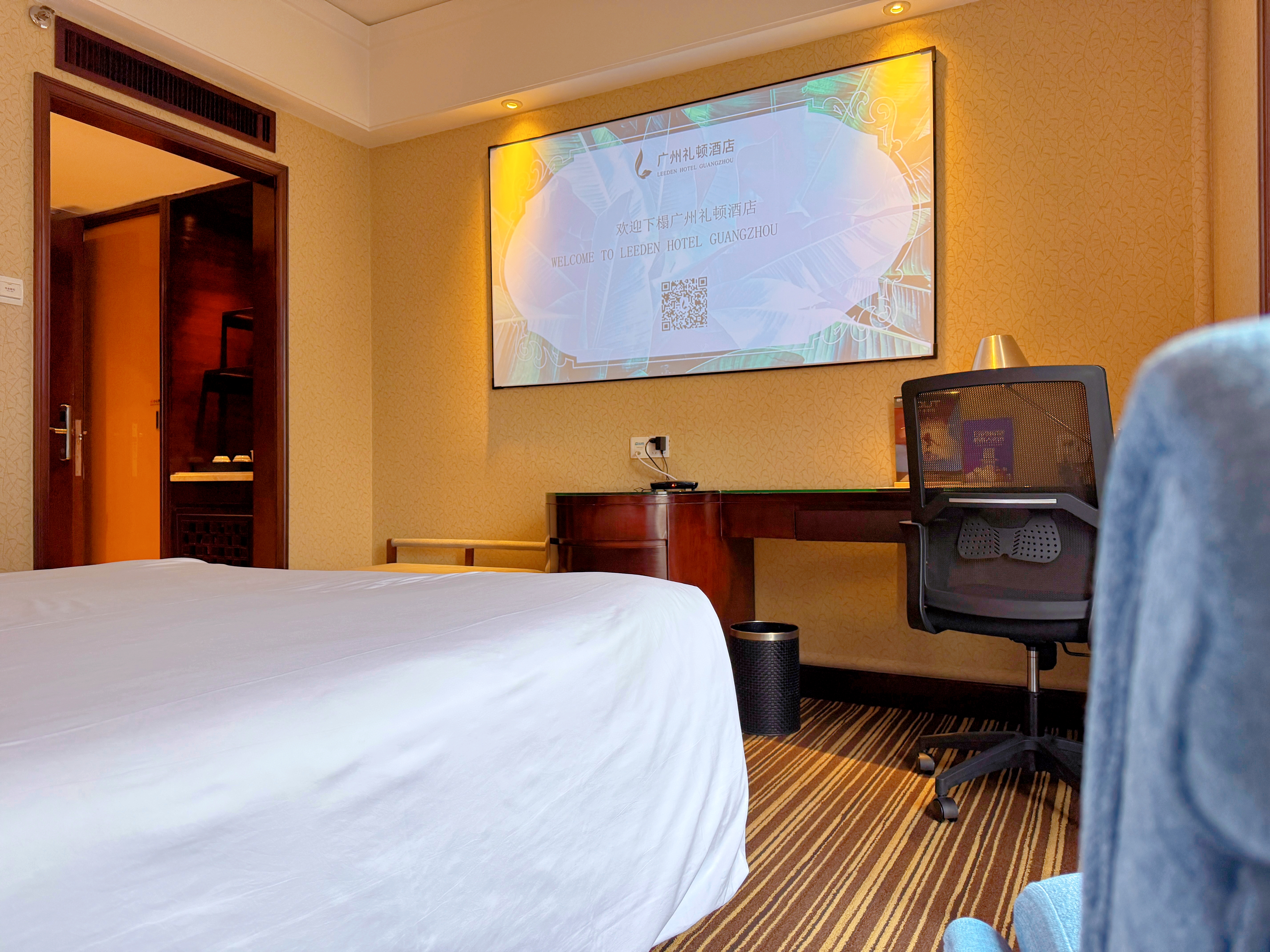 智能影音大床房