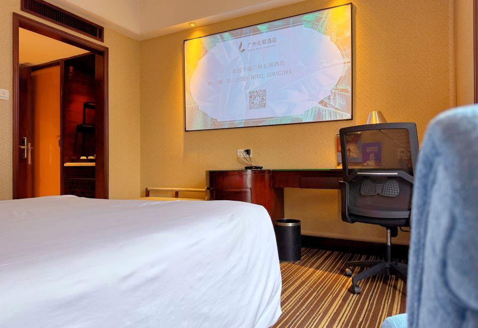 智能影音大床房