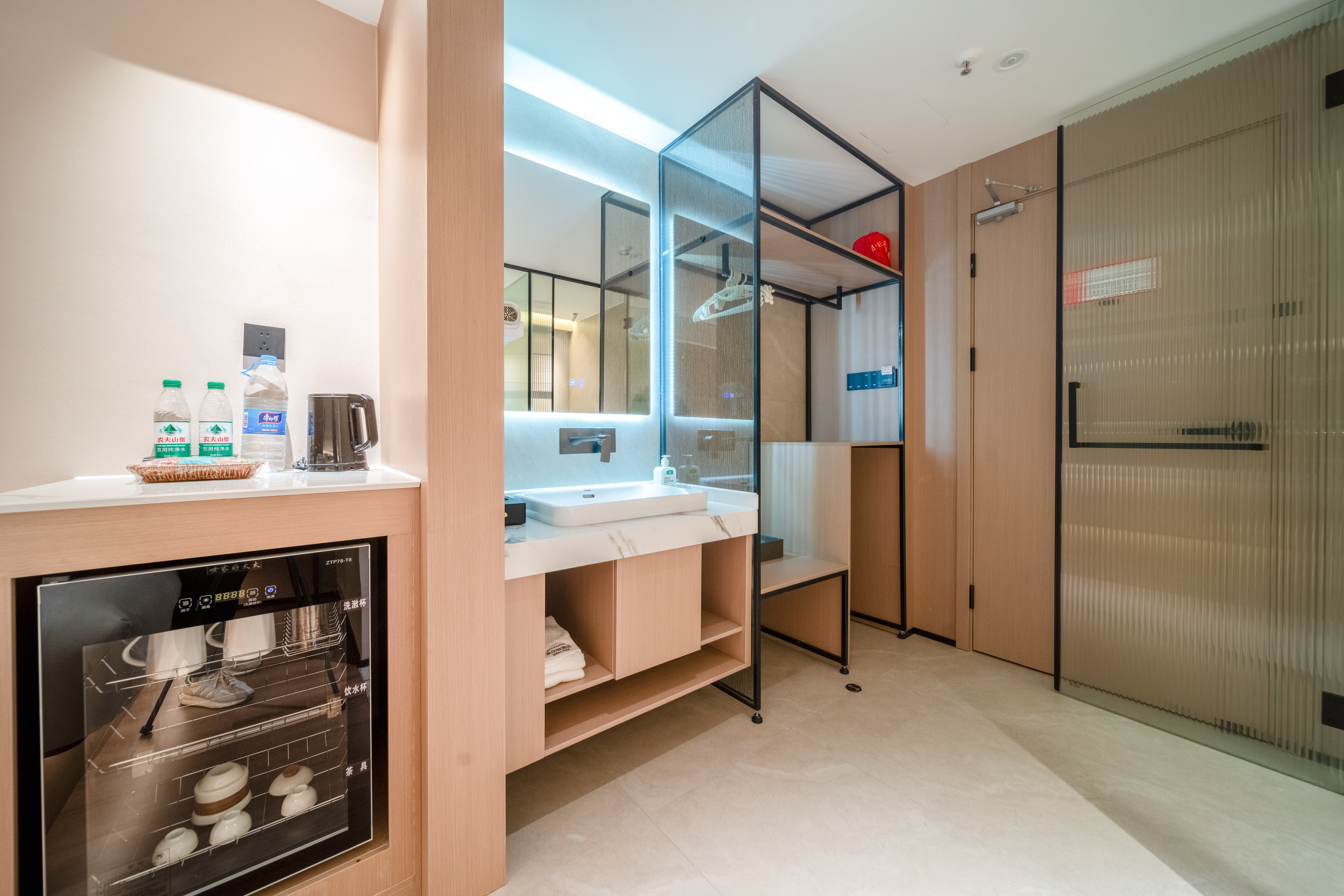 雅致特价双床房