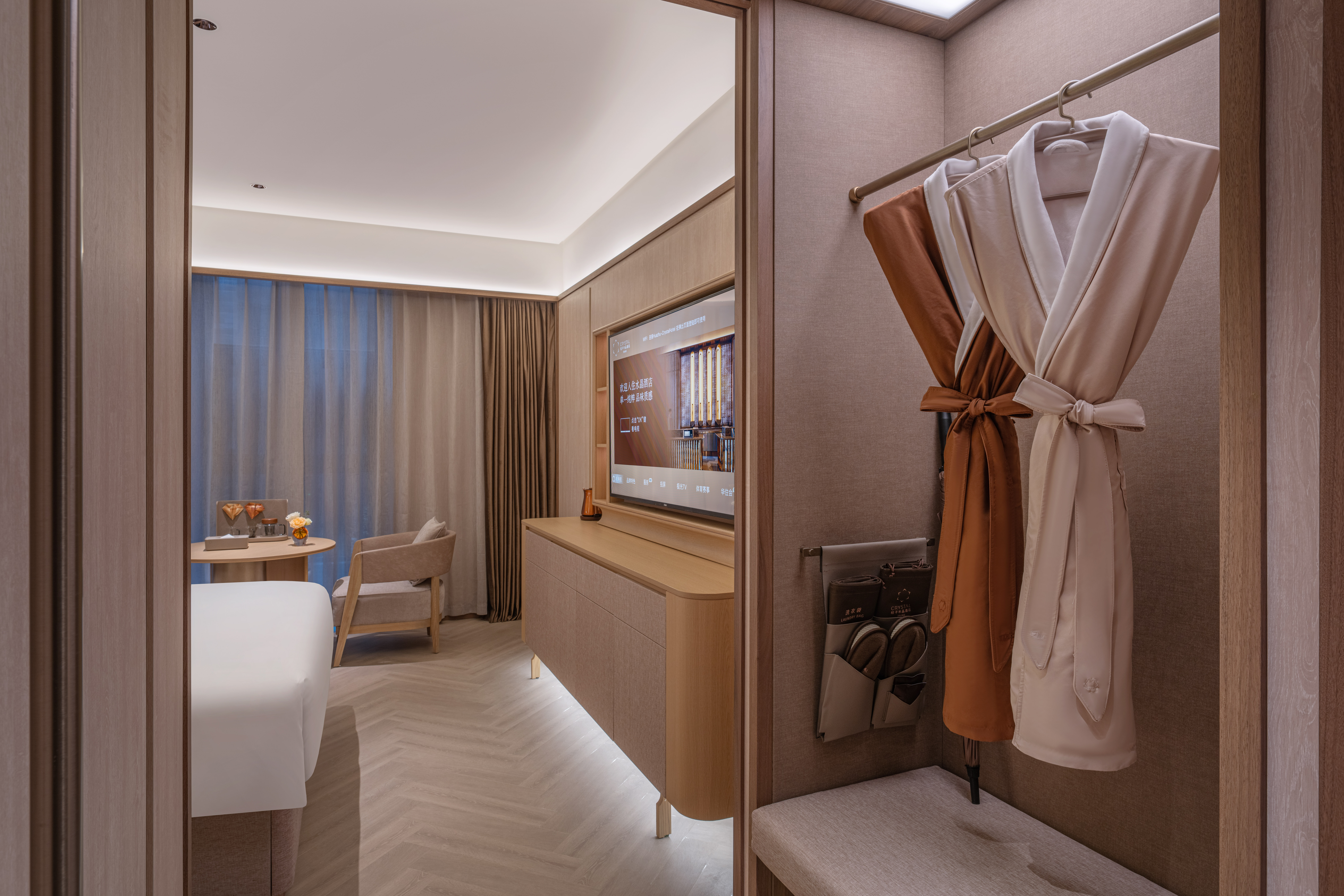 商务大床房（丝涟床垫+徕芬吹风机+Mini吧+助眠音箱）