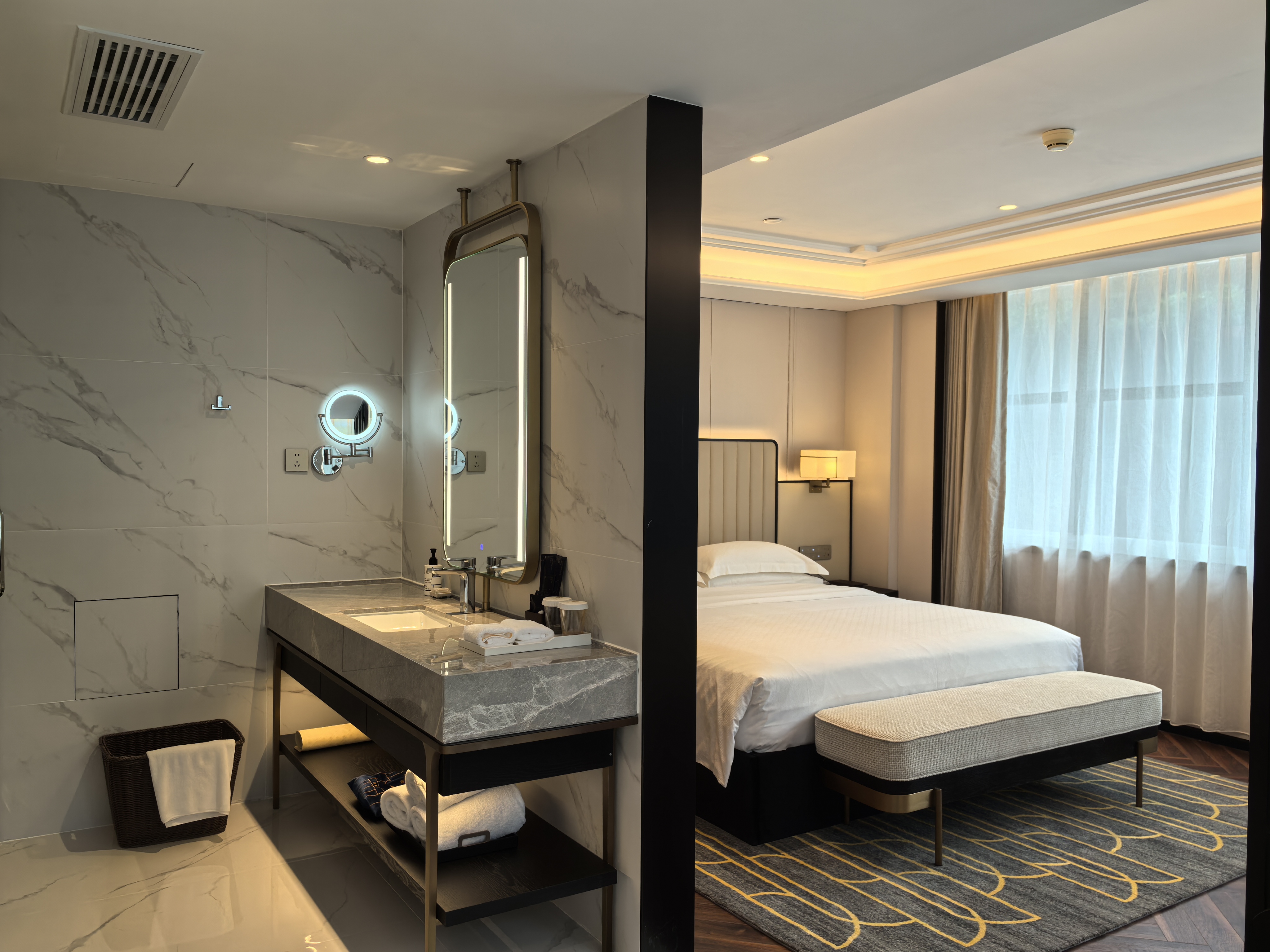 行政尊享套房（功夫茶具-乳膠枕頭-智能客控）