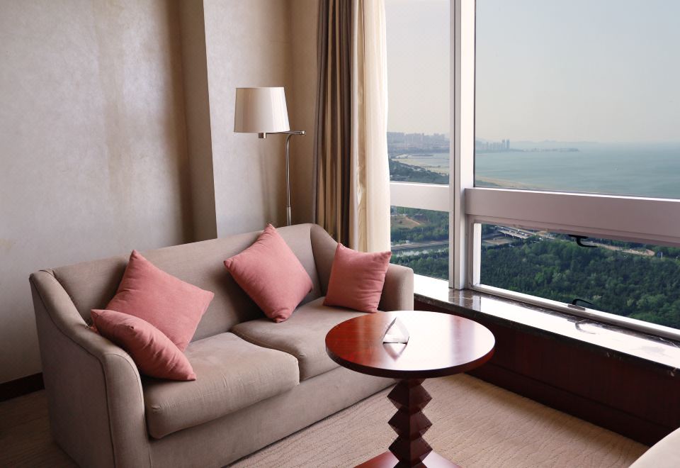 Crowne Plaza Yantai Sea View1 King Premium Sea View Lounge Access