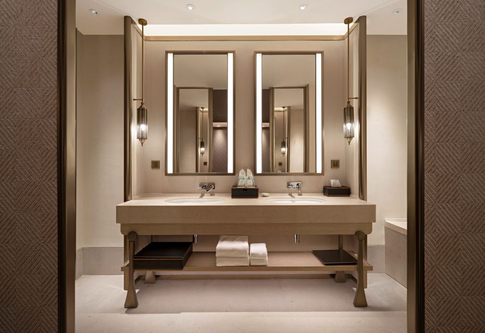 月泉映阁大床房（池畔景+悦碧施洗护用品）