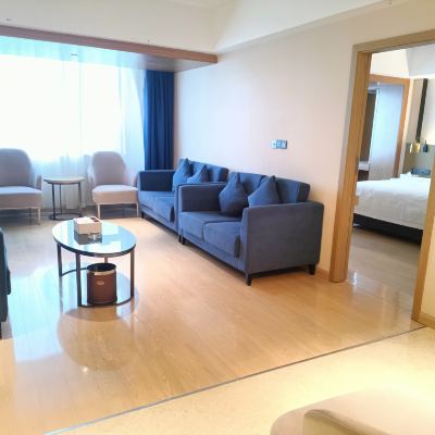 商務套房（獨立會客廳+私密空間） 凱里亞德酒店（郴州北湖公園店）優惠