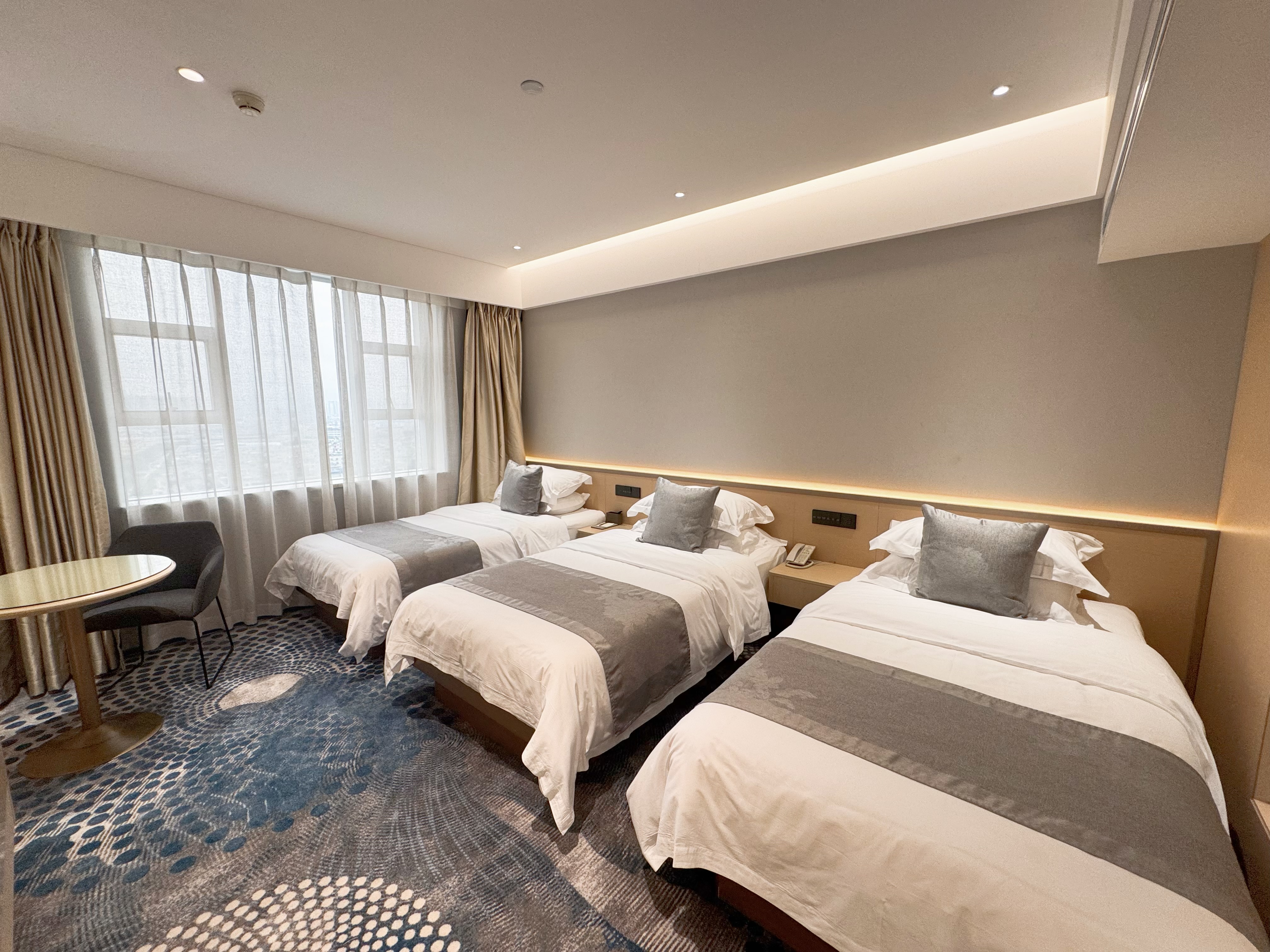 豪华三人间（金可儿床垫）