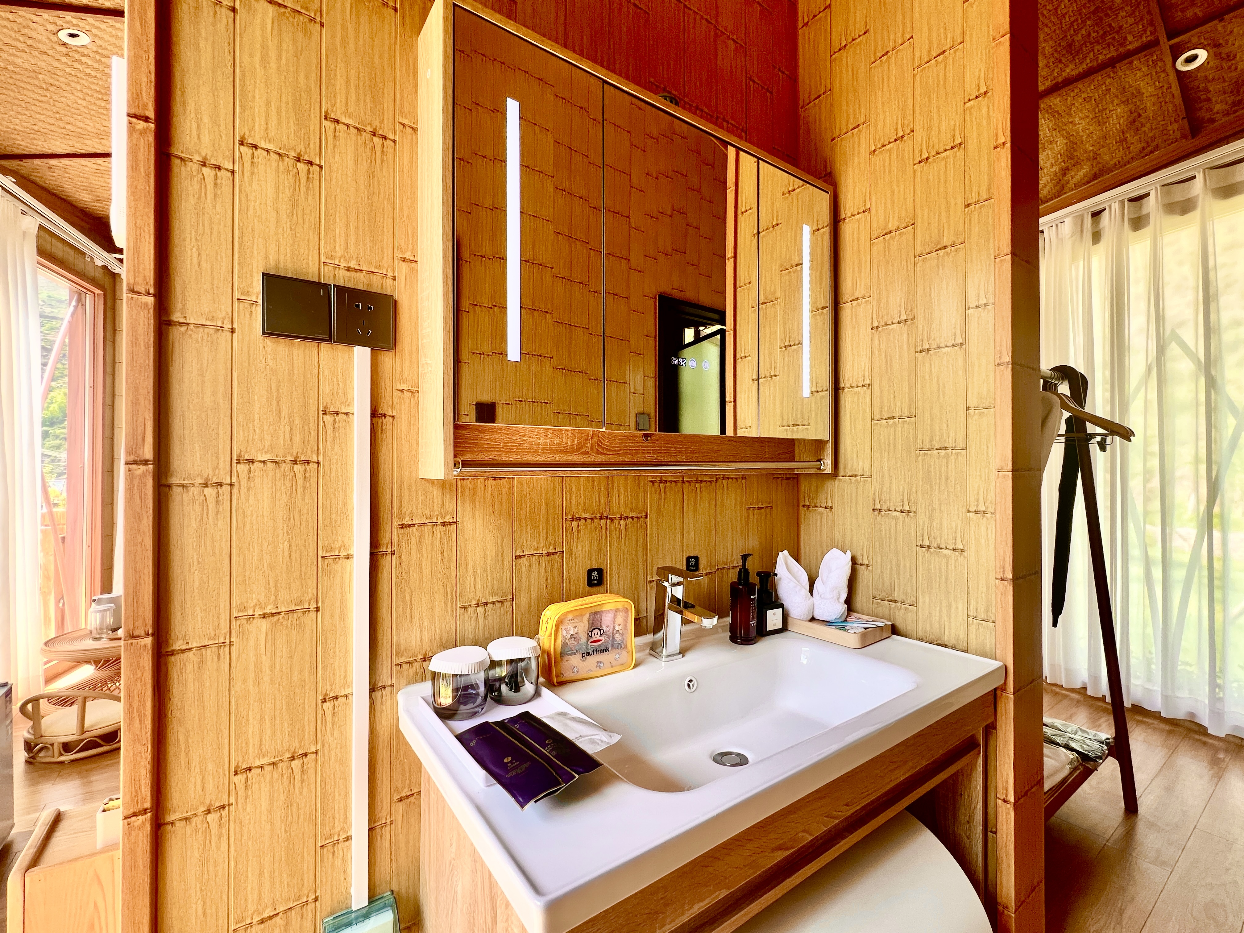 茶之屋大床房+高清投影+茶具+智能系统