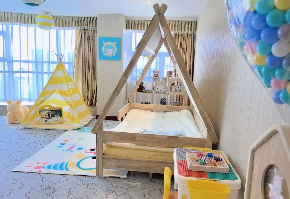 糖果飞屋主题家庭房（童趣木屋丨多巴胺帐篷丨玩具桌）