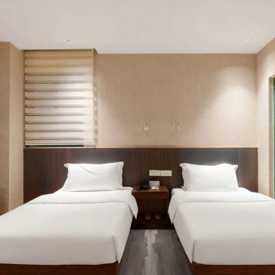 暮色丨臻選親子房「高清觀影+VIP影庫隨心看」 金花之星飯店（江漢路步行街江灘店）優惠