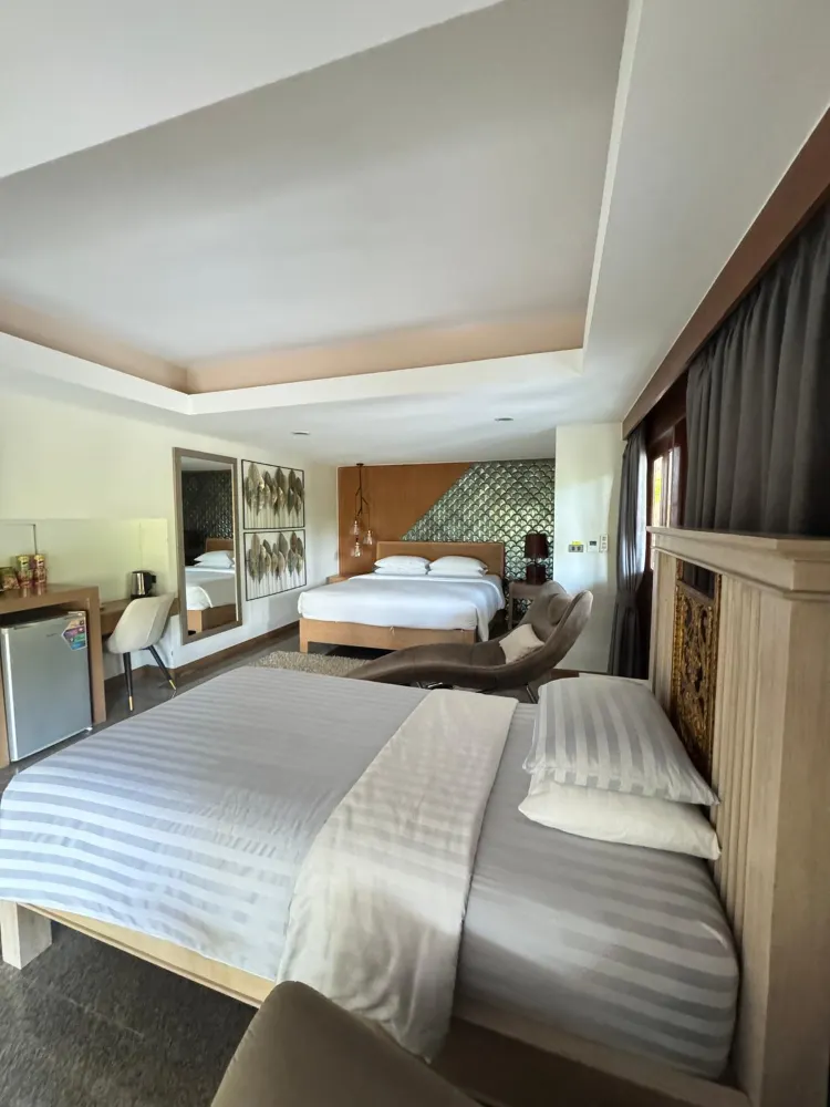 ห้องสวีทดีลักซ์วิวสระว่ายน้ำ