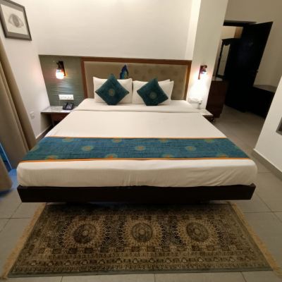 Deluxe Queen Room The Ten Suites Promo Code