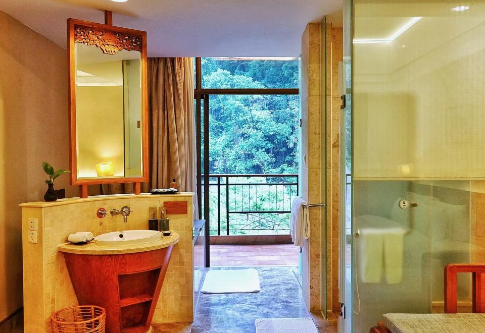 Longmen Dipai Hot Spring ResortLakeside Hot Spring Double Bed Room - Garden Scenic View - Private Tub - Certified Hot Spring Water