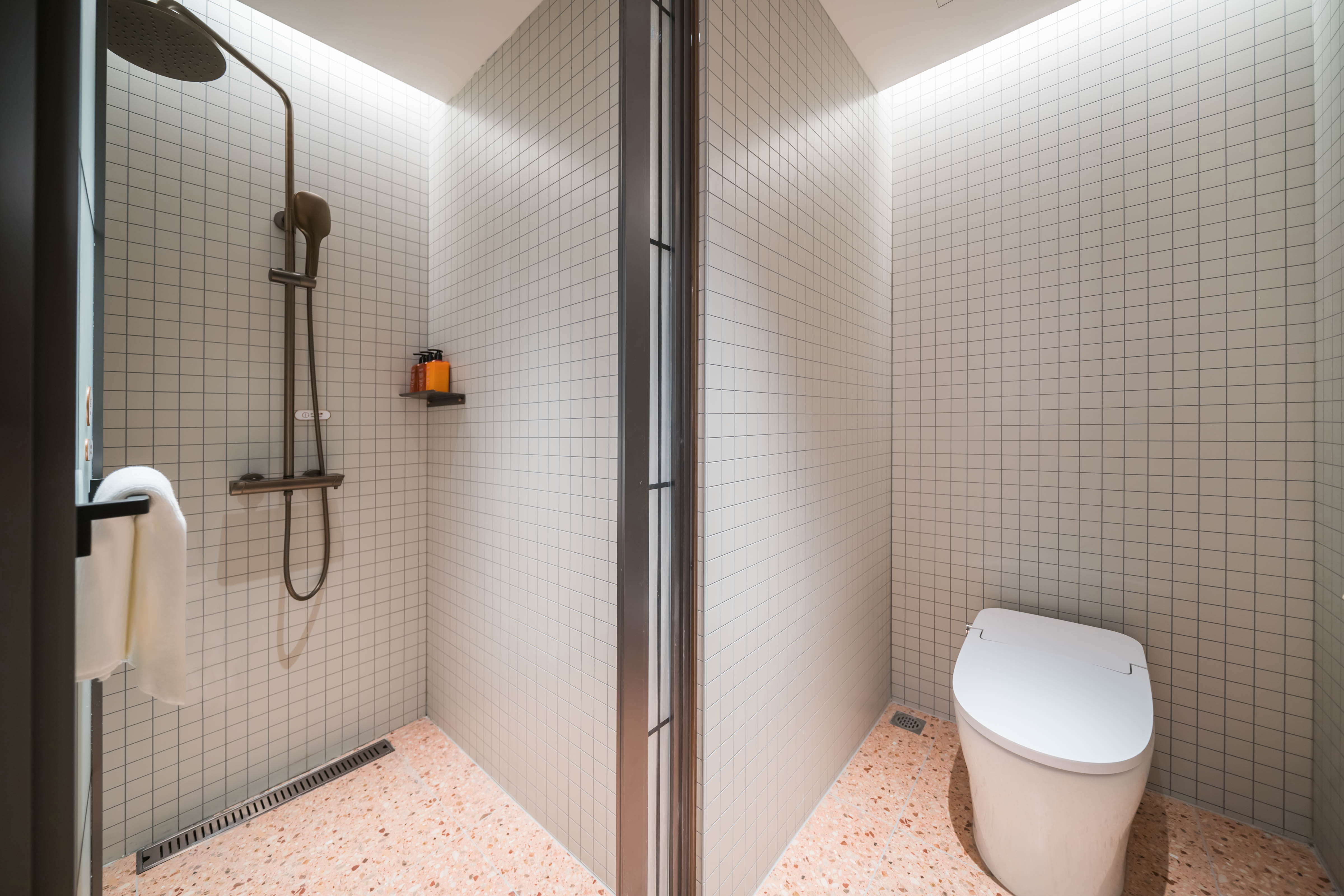 精选大床房（智能客控+65寸投屏电视+小冰箱）