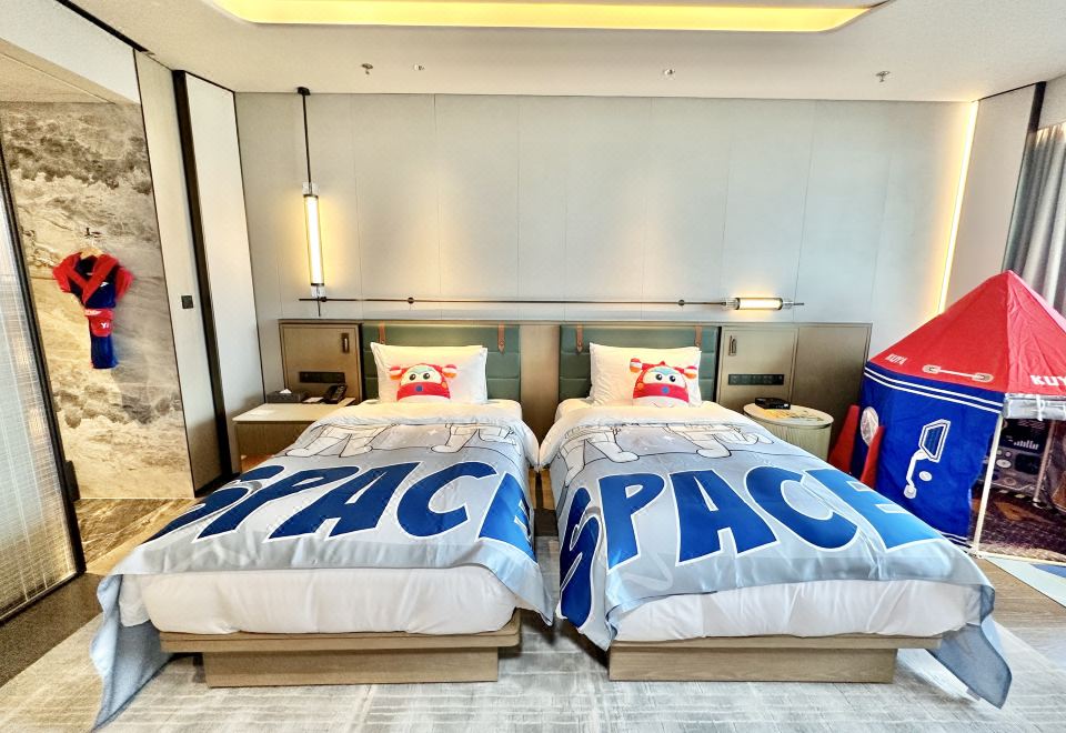 Yangzi River International Conference CenterSuper Wings Space Theme Twin Room