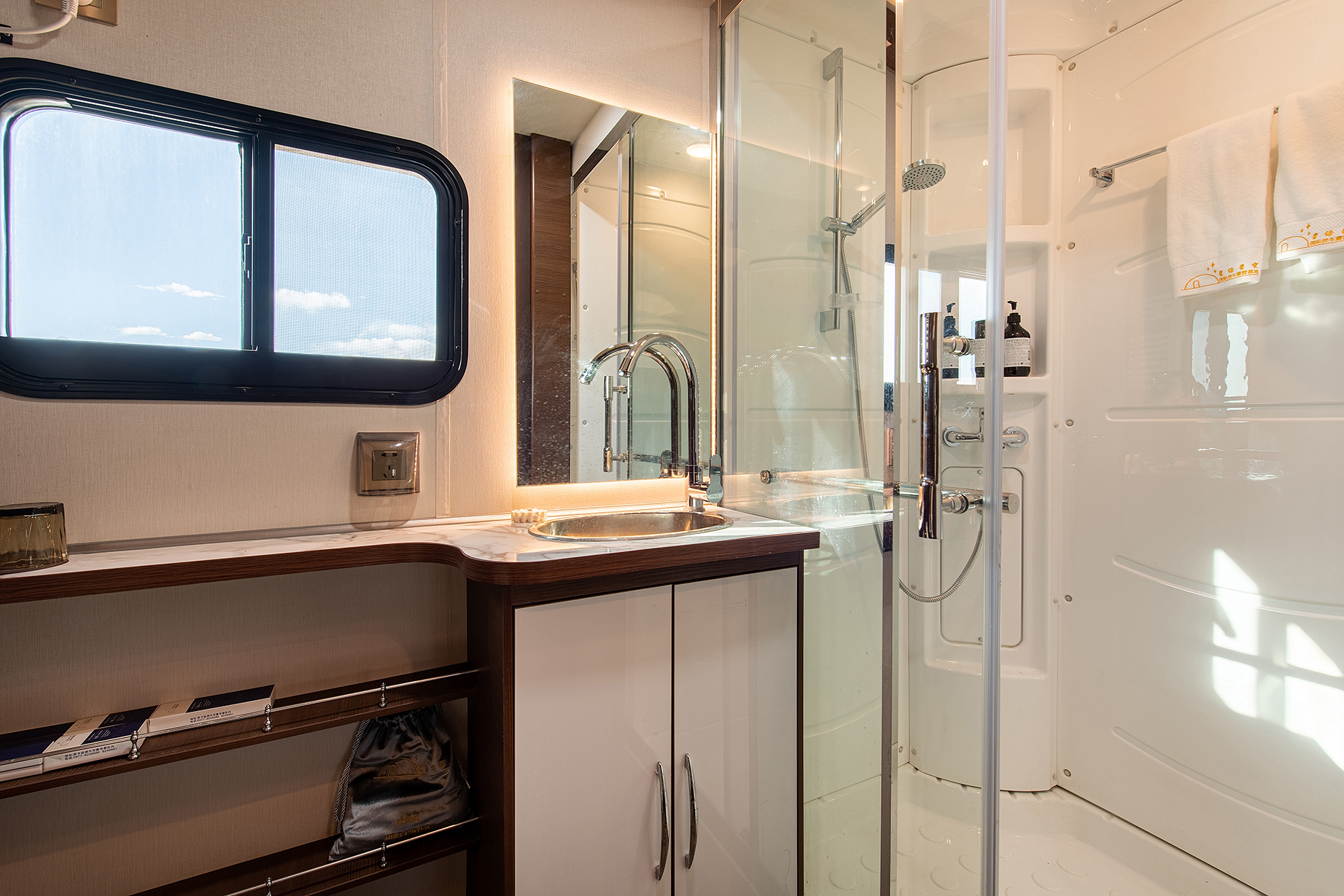 星空漫语|趣享家庭房车三人间-星空天幕