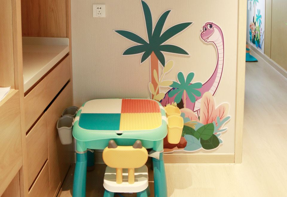 Bejing Yanqing Alpine Skiing Resort HotelSpatio Temporal Dragon Knight Themed - Quadruple Beds Room