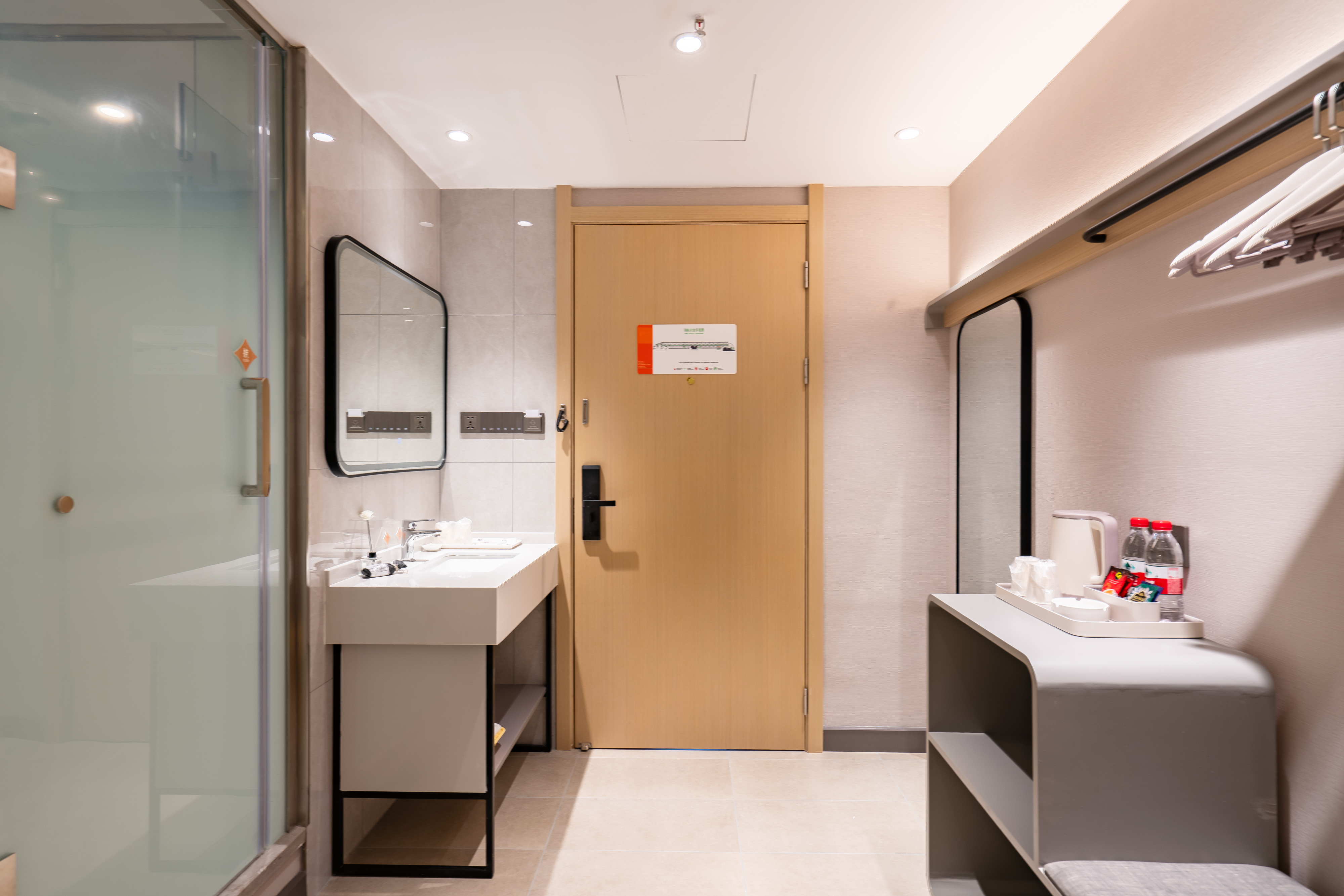 Elong Me Anlai Hotel (Yangzhou Jiangdu Golden Eagle Plaza Wenchang East Road)影音房「百寸巨幕高清影院+SVIP影视畅享+语音客控+静享舒适好睡眠」