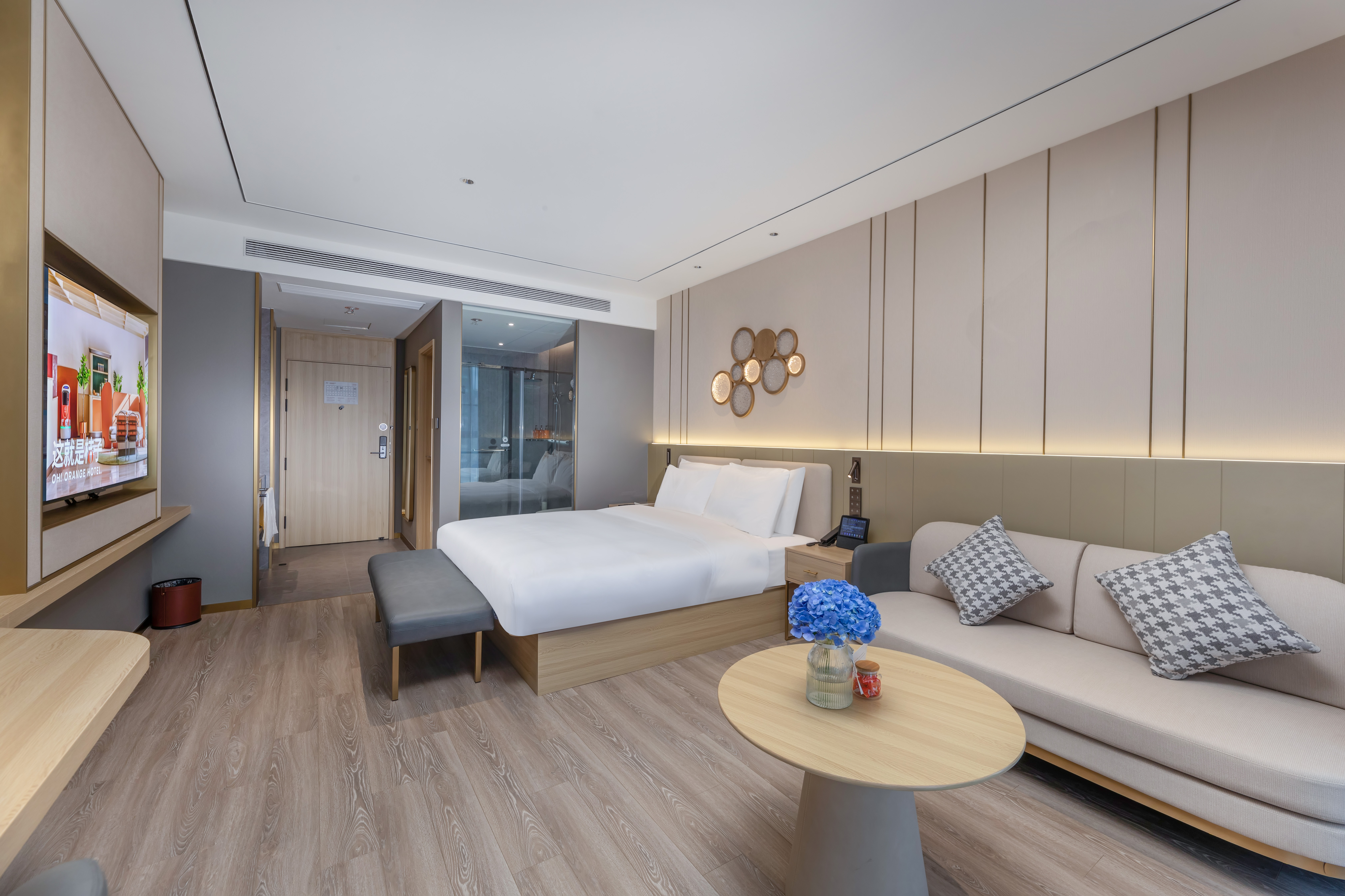 高级大床房（智控+投屏+小冰箱）