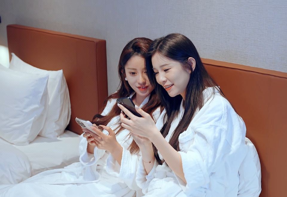 豪华臻选双床房『城景?慵懒躺卧沙发?办公桌+全身镜』