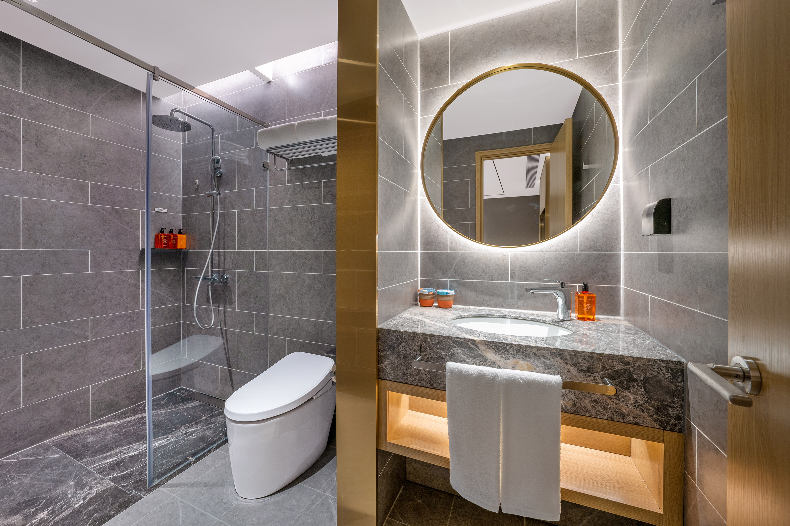 精选大床房（65寸可投屏电视+智能客控+小冰箱）