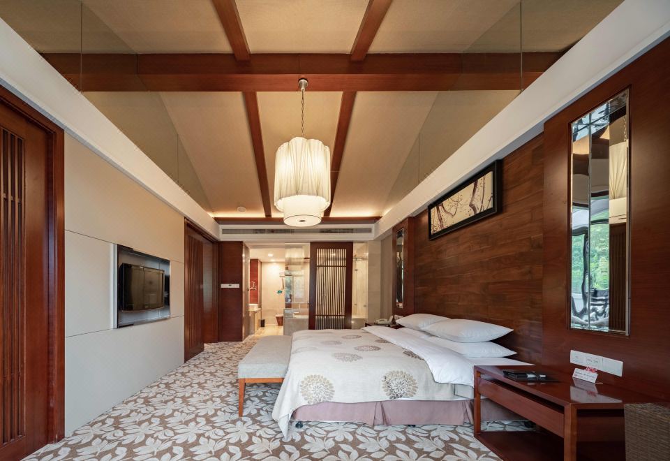 山景浴缸大床套房