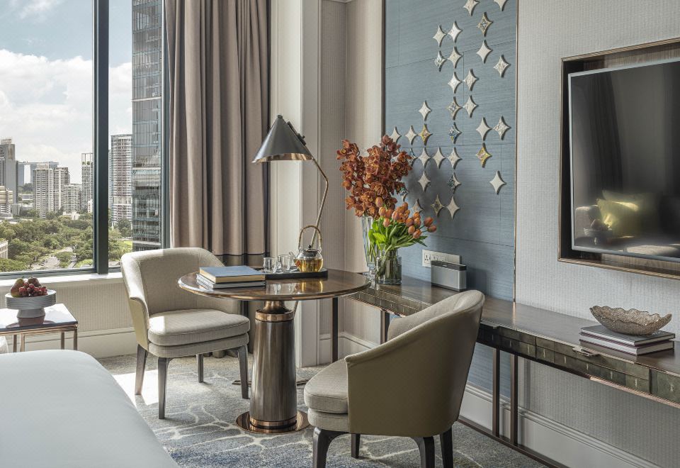 Four Seasons Hotel SingaporeClub Room 1 King City View