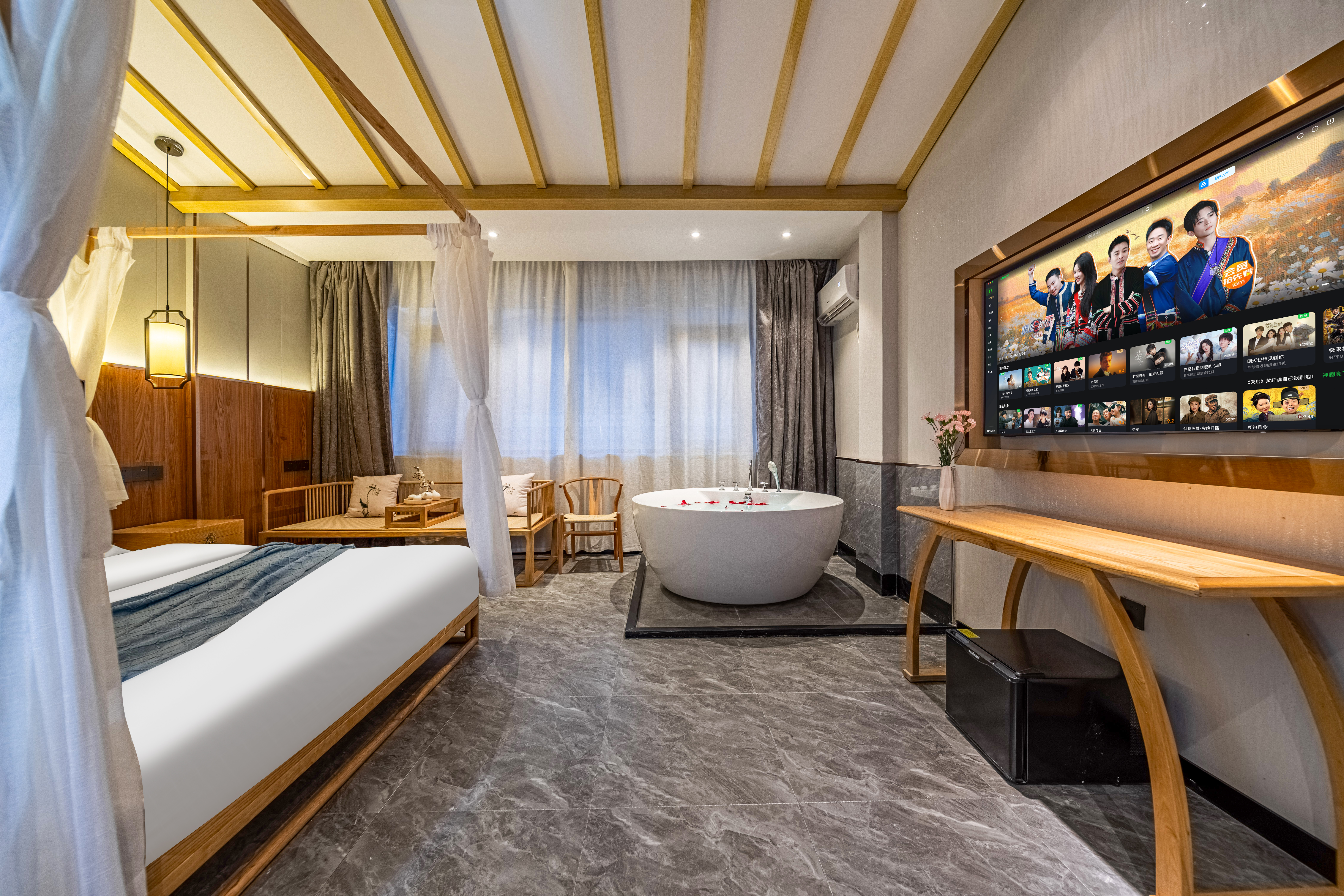琴瑟·泡浴大床房【圆形大浴缸+小度语音+轻纱帷幔】